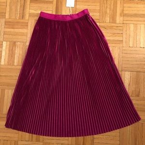 Velvet pleated skirt